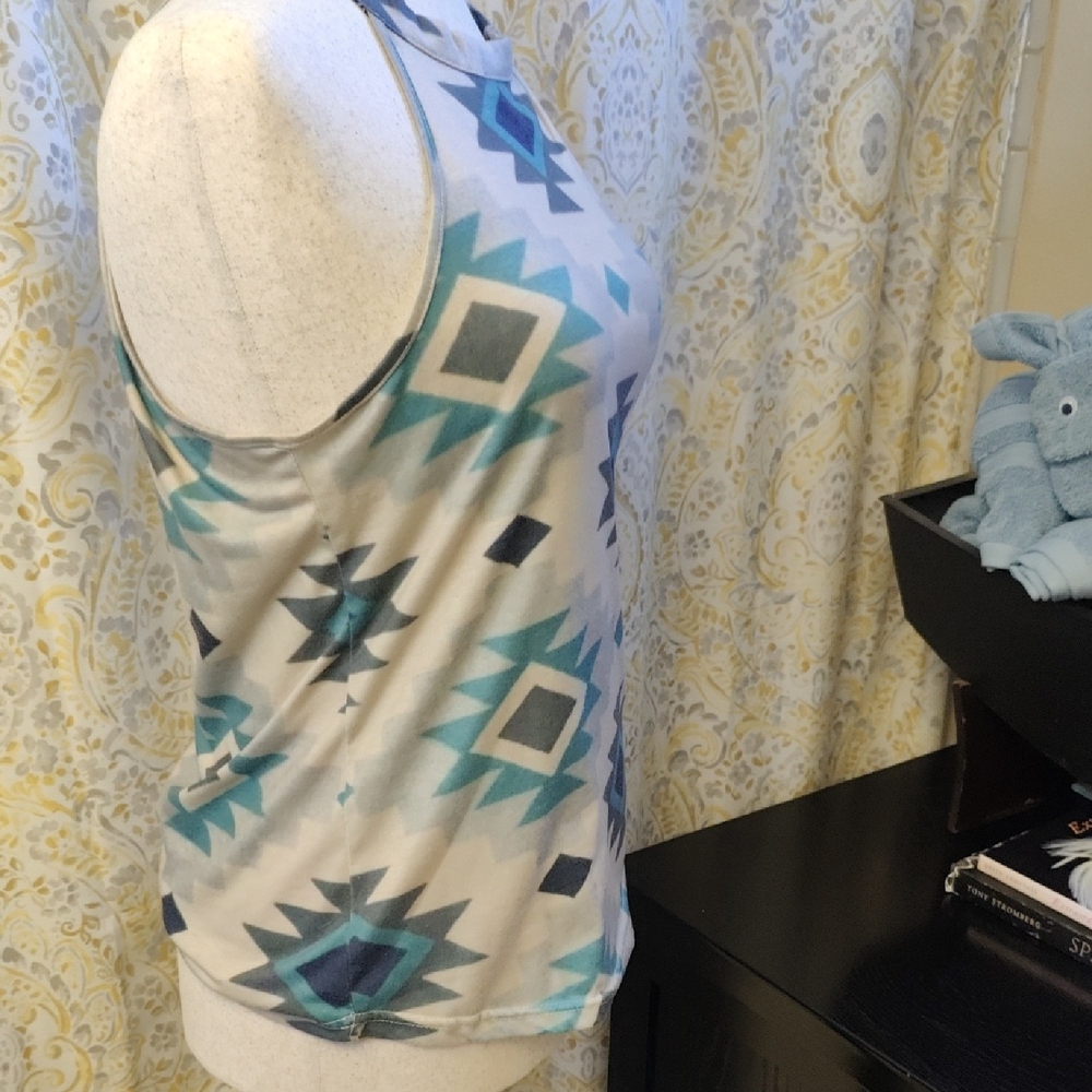 Geometric Patterned Halter Top - Picture 2 of 4